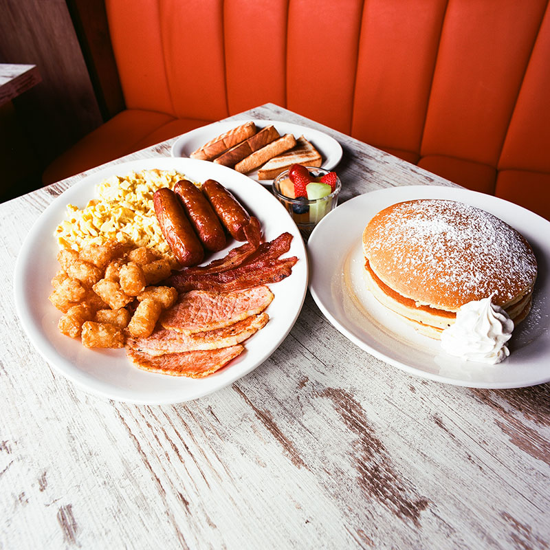 Breakfast-eggs-sausages-pancakes